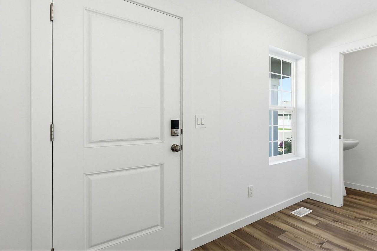 15290 Nimbus Way - Photo 3 of 38