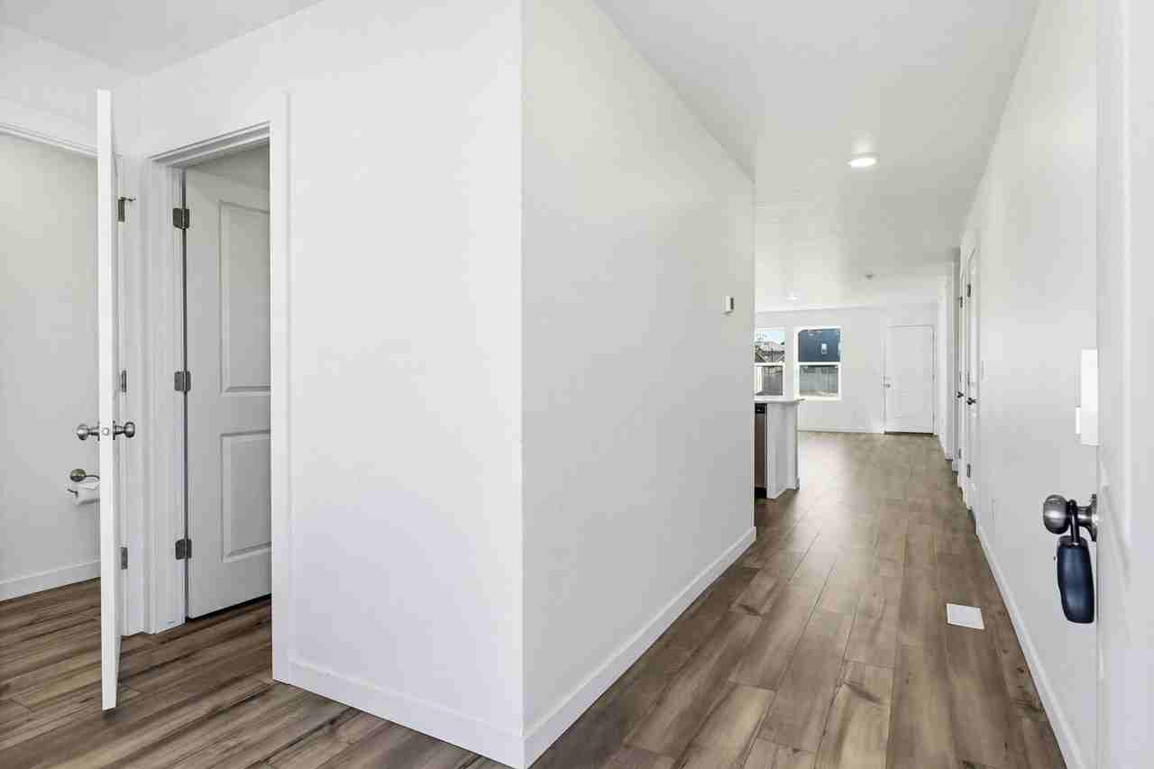15290 Nimbus Way - Photo 4 of 38