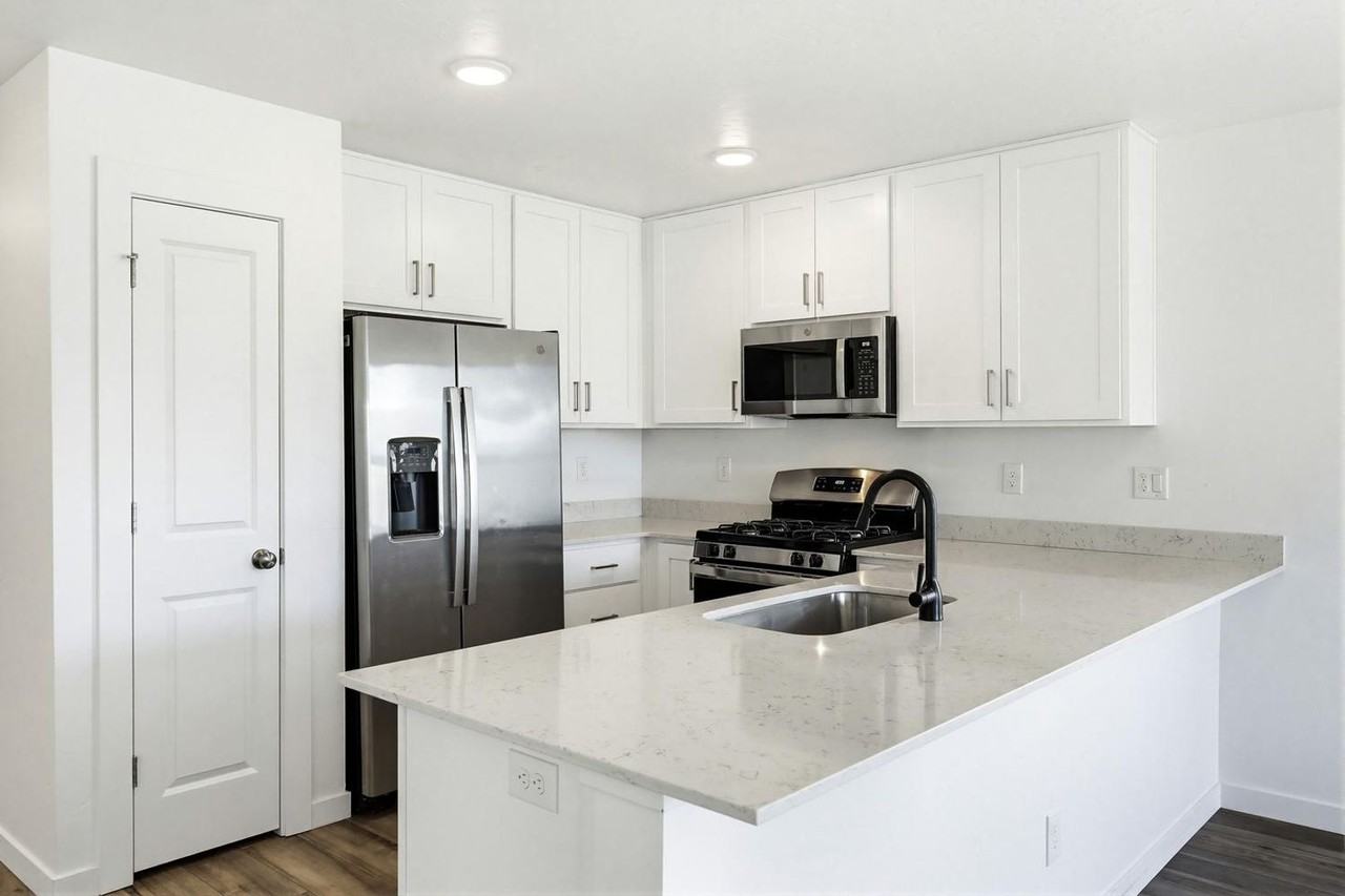 15290 Nimbus Way - Photo 7 of 38