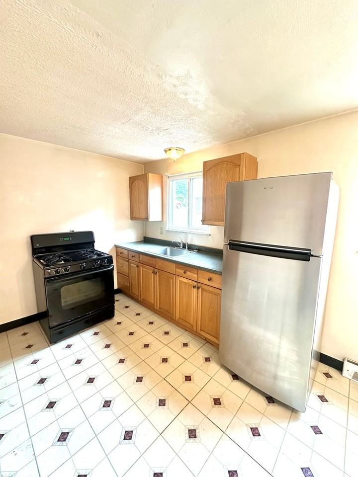 402 Brierly Ln - Photo 4 of 12