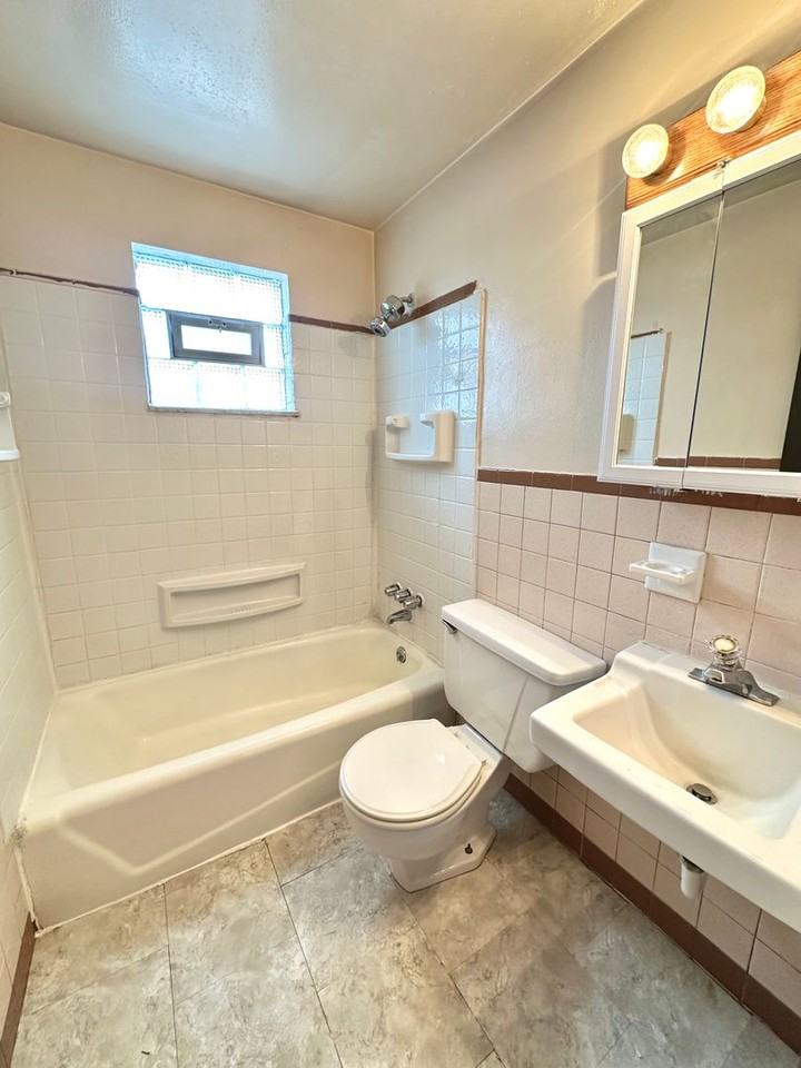 402 Brierly Ln - Photo 6 of 12