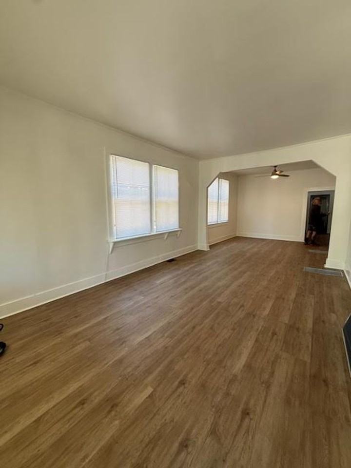 1009 S 6th St - Photo 2 of 22
