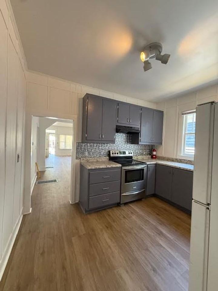 1009 S 6th St - Photo 3 of 22