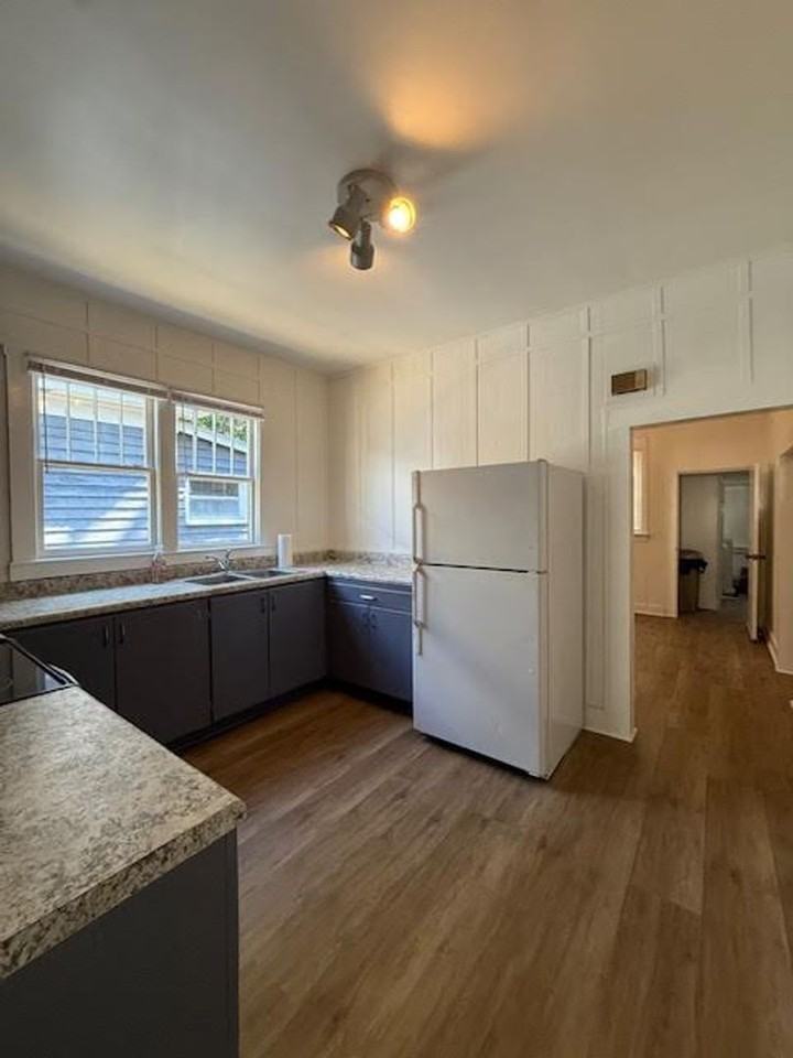 1009 S 6th St - Photo 5 of 22