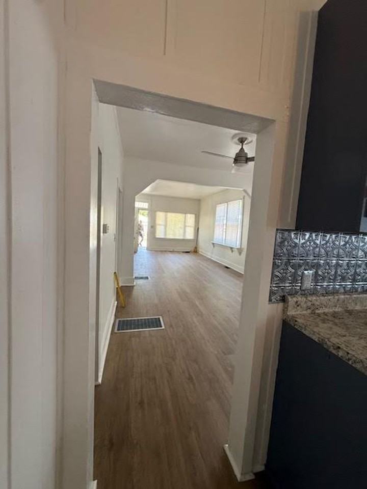 1009 S 6th St - Photo 6 of 22