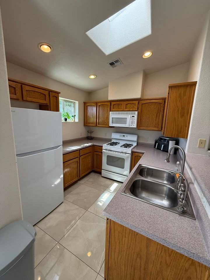 11323 S Kingman Ave - Photo 6 of 23