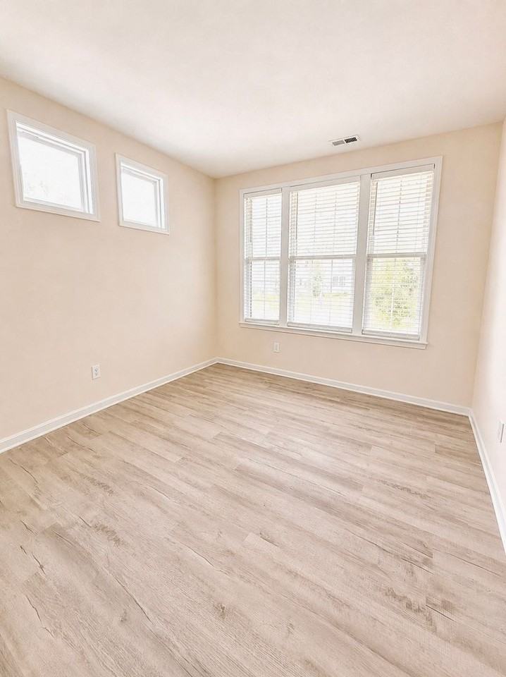 1034 Autumn Crest Ln - Photo 2 of 28