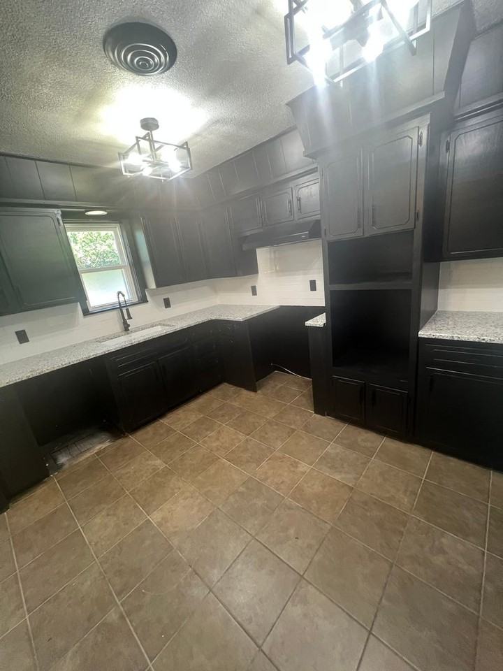 7622 Hermosa Dr - Photo 5 of 22