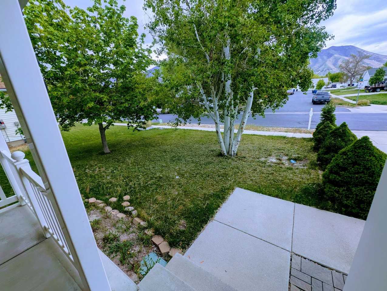 749 Country Club Dr - Photo 3 of 33