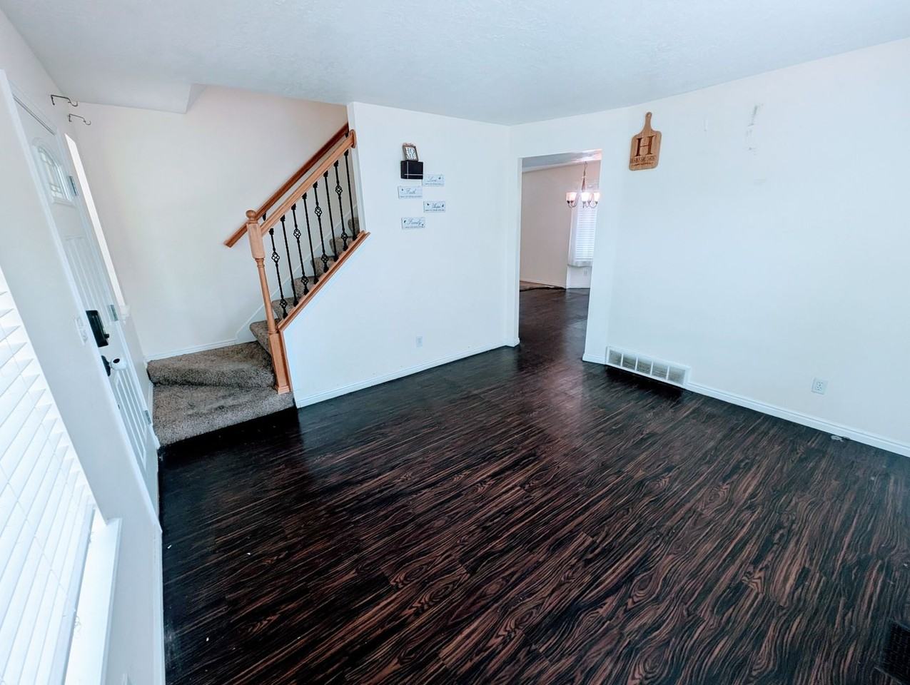 749 Country Club Dr - Photo 4 of 33