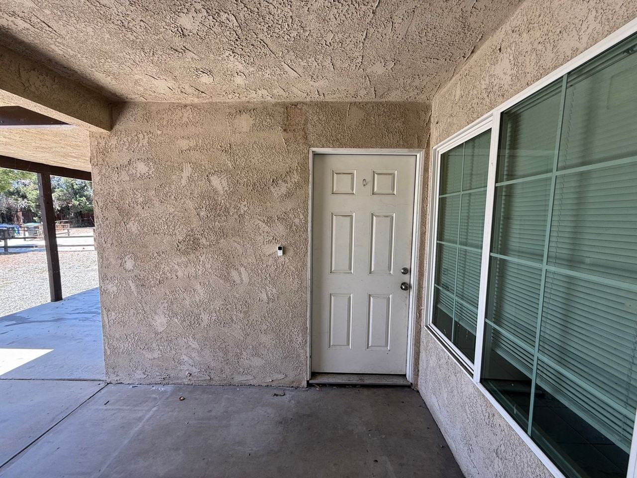860 Douglas Ct - Photo 3 of 10