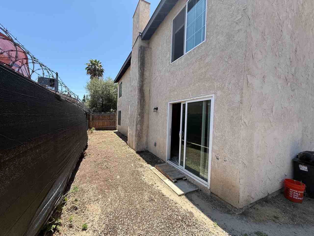 860 Douglas Ct - Photo 4 of 10