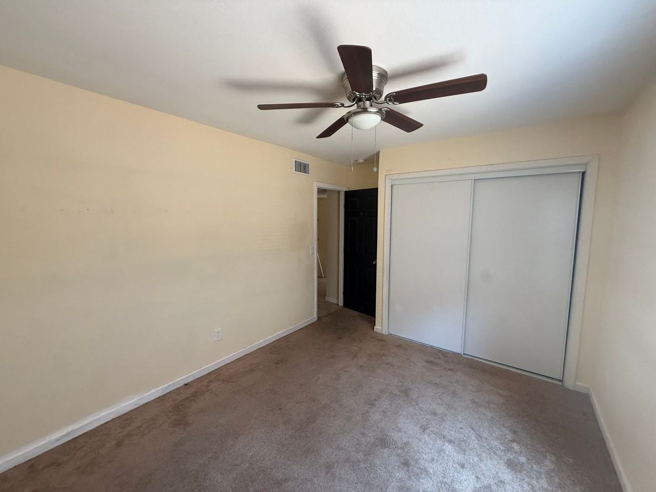 860 Douglas Ct - Photo 6 of 10
