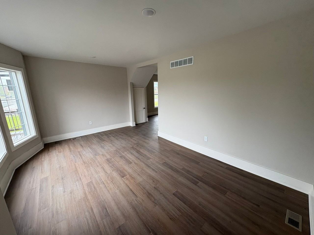 7436 Oakland St. - Photo 2 of 10