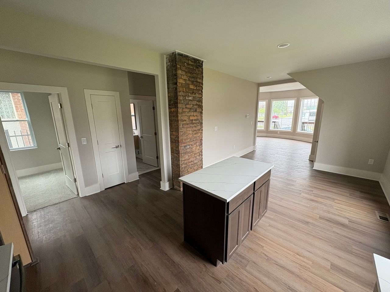 7436 Oakland St. - Photo 5 of 10