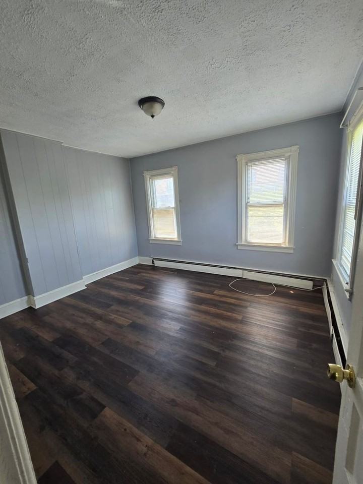 320 Cleveland Ave - Photo 5 of 9
