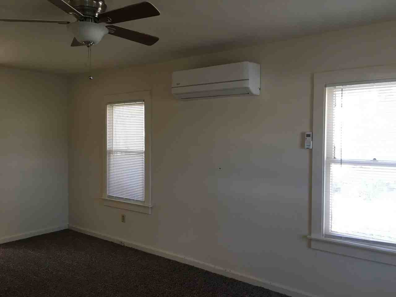 232 N Pacific St - Photo 4 of 10