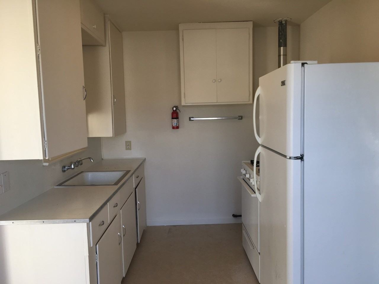 232 N Pacific St - Photo 7 of 10
