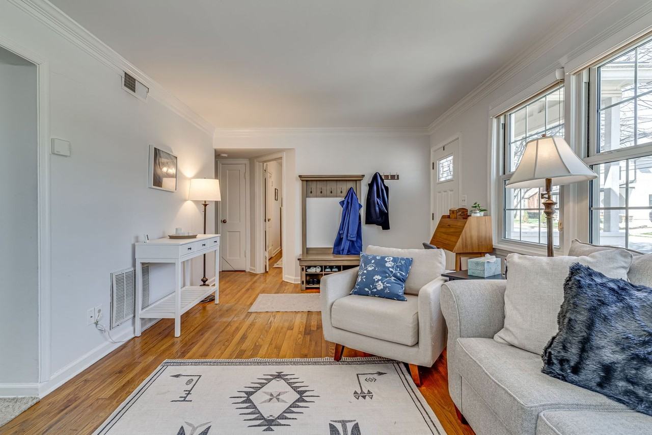 10837 Warwick Ave - Photo 3 of 39