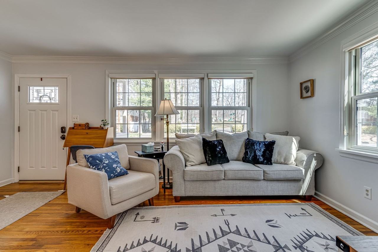 10837 Warwick Ave - Photo 4 of 39