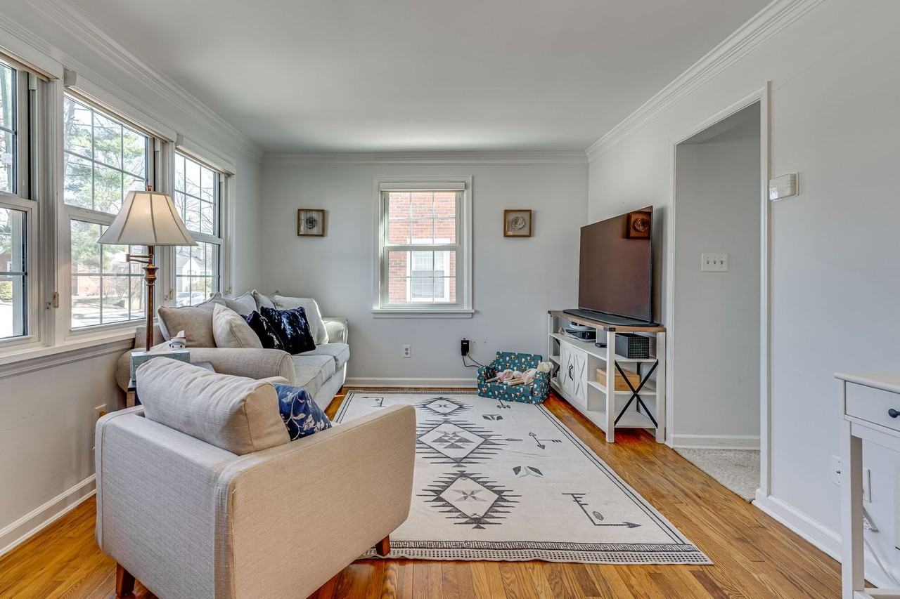 10837 Warwick Ave - Photo 5 of 39