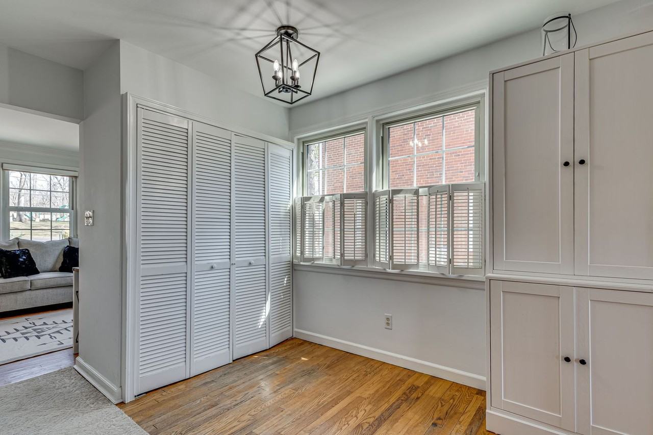 10837 Warwick Ave - Photo 6 of 39