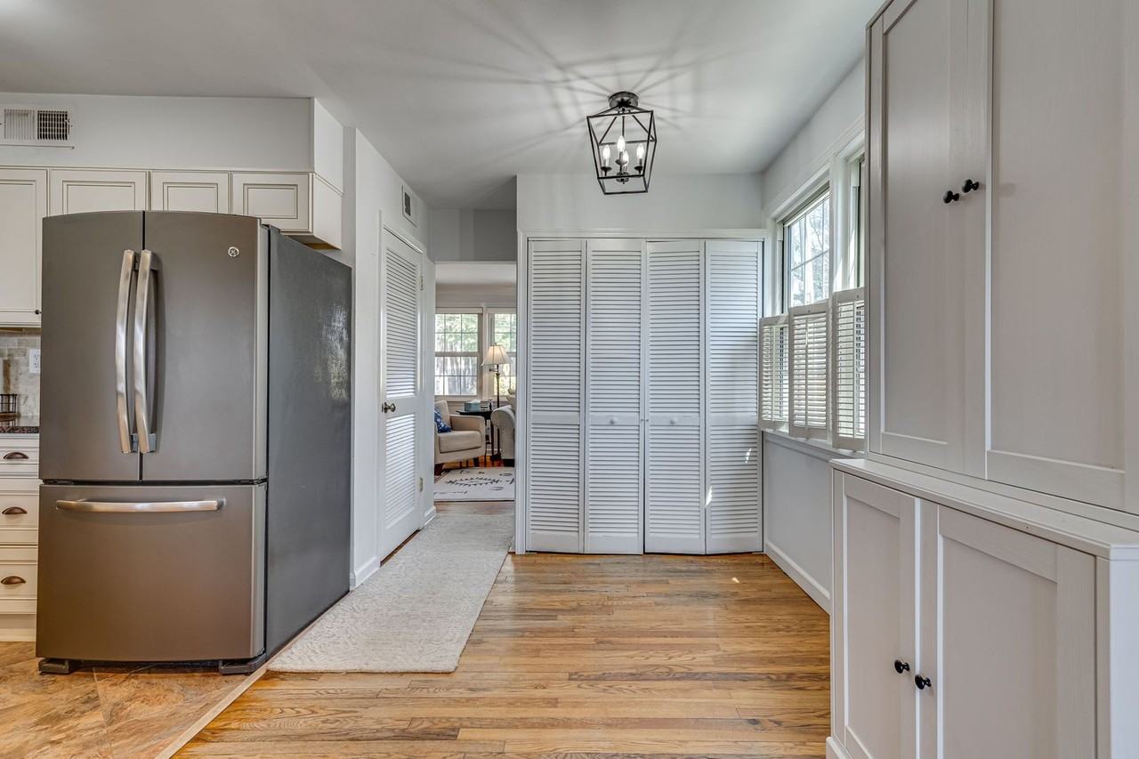 10837 Warwick Ave - Photo 7 of 39
