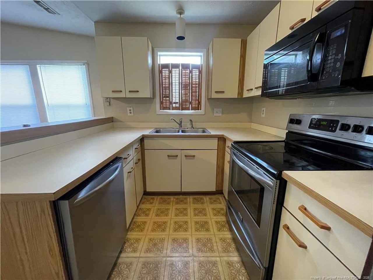 1000 Wood Creek Dr #9 - Photo 6 of 14