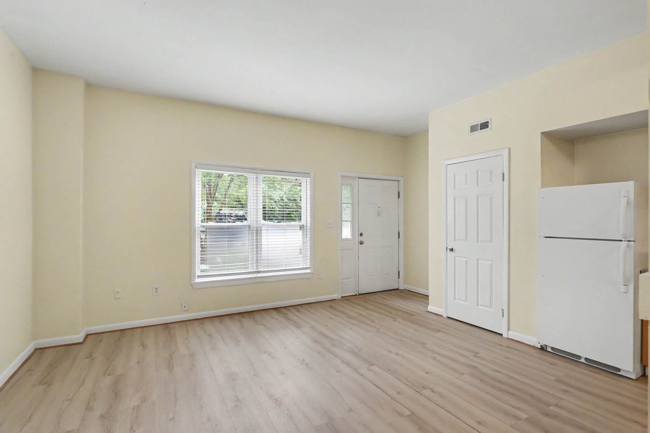 308 Patriot Ln #J - Photo 4 of 12