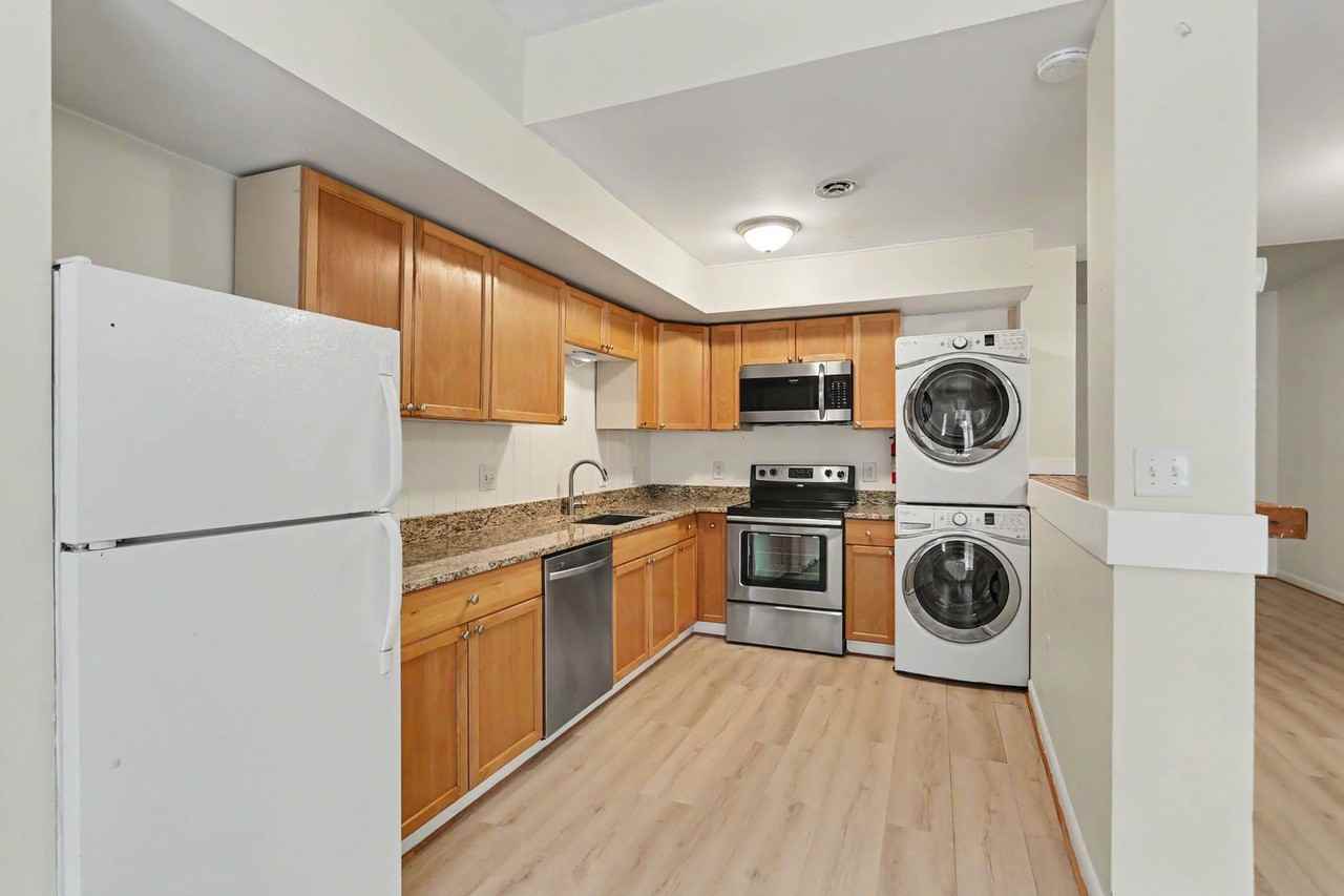 308 Patriot Ln #J - Photo 7 of 12