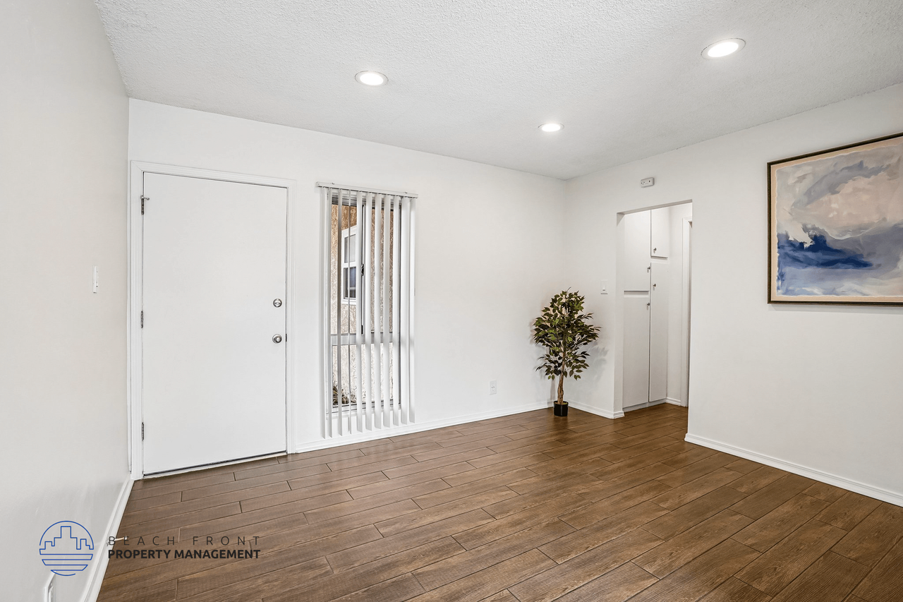 11100 Pangborn Ave. - Photo 2 of 17