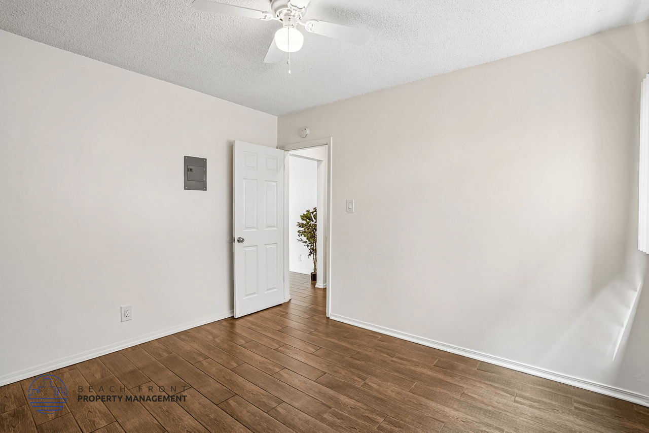 11100 Pangborn Ave. - Photo 5 of 17