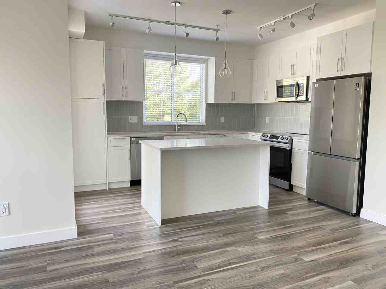 20348 73A Ave - Photo 7 of 11