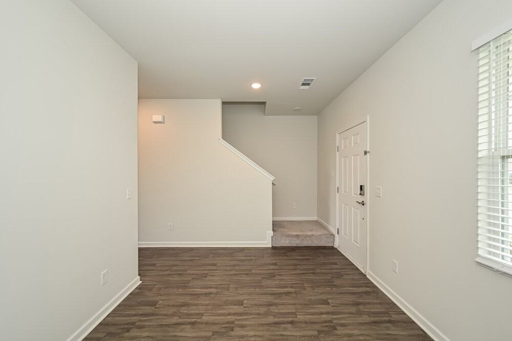 545 Samuel Lee Ln - Photo 4 of 17