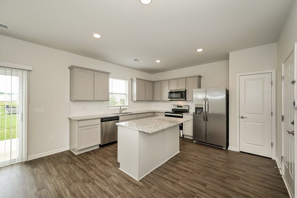 545 Samuel Lee Ln - Photo 6 of 17