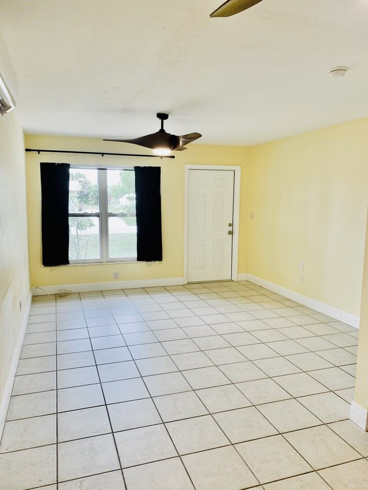1120 Vineyard St #1 - Photo 3 of 21