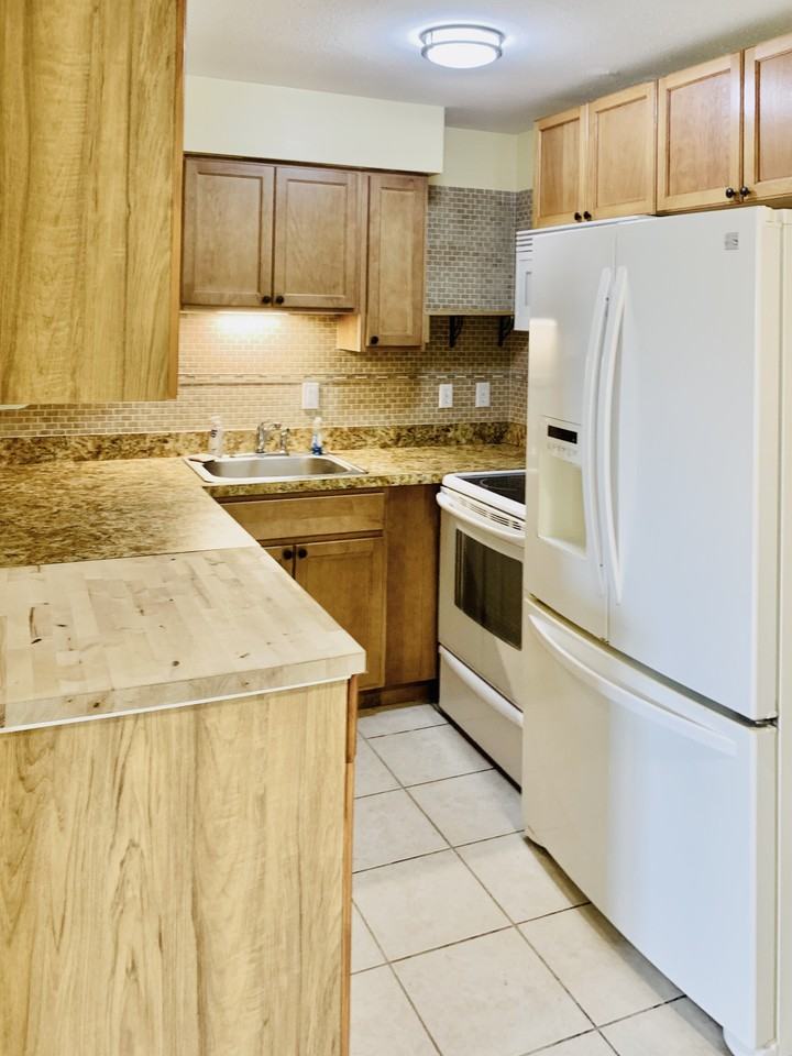 1120 Vineyard St #1 - Photo 6 of 21