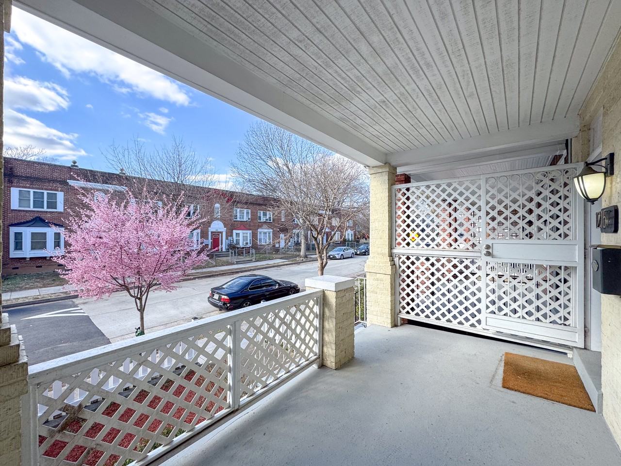 1215 Staples St Ne #1 - Photo 4 of 44