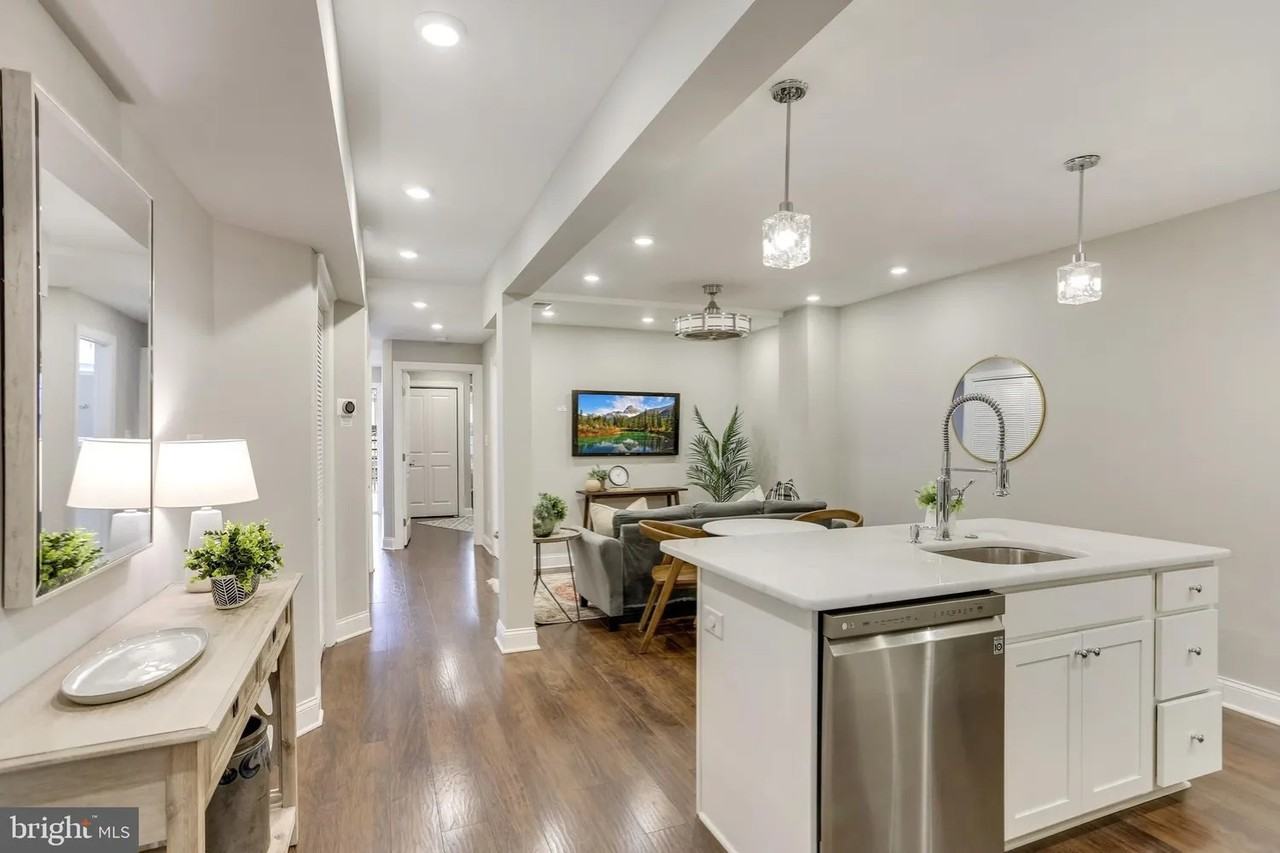 709 Jackson St Ne #1 - Photo 5 of 19