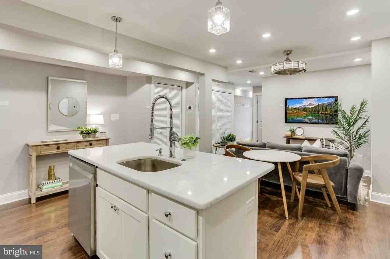 709 Jackson St Ne #1 - Photo 6 of 19