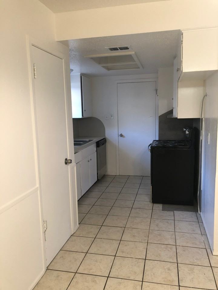 2906 Lourdes St #2906 - Photo 4 of 9