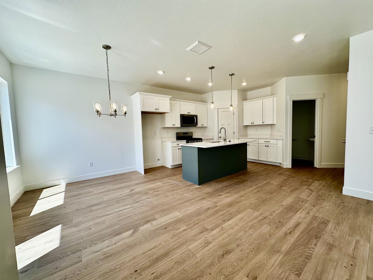 1547 W Banner Dr - Photo 3 of 22