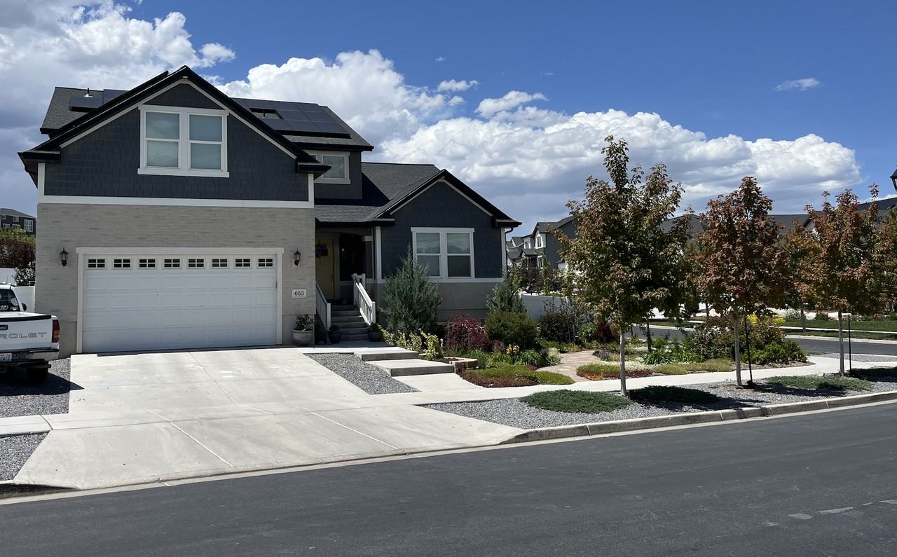 653 N Wasatch Dr - Photo 2 of 3