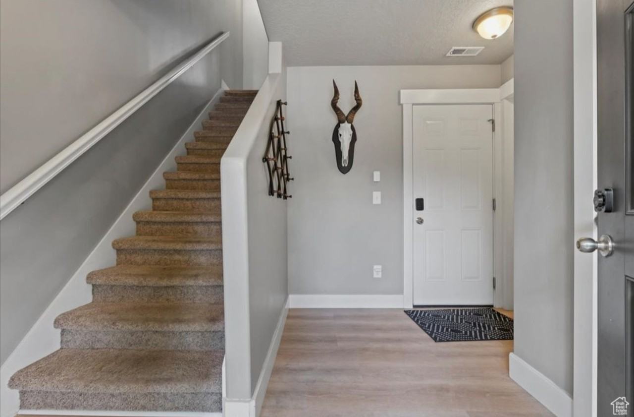 3709 S Gowan Ln - Photo 2 of 18