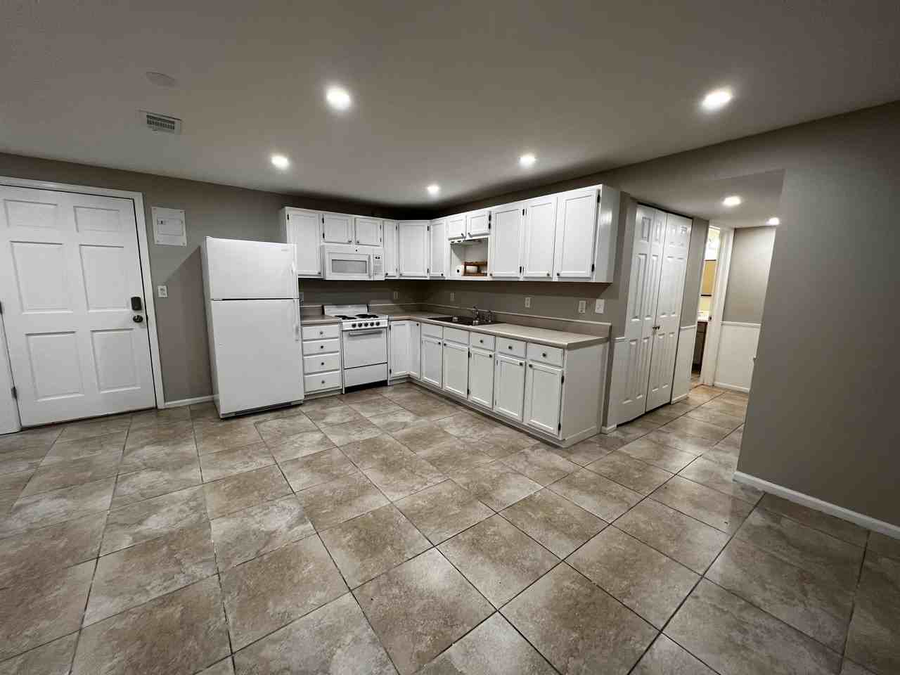 2919 Middlesborough Ct #B - Photo 2 of 14