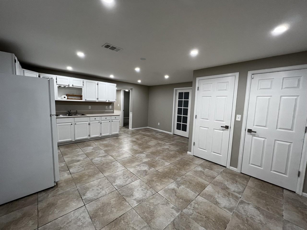 2919 Middlesborough Ct #B - Photo 3 of 14