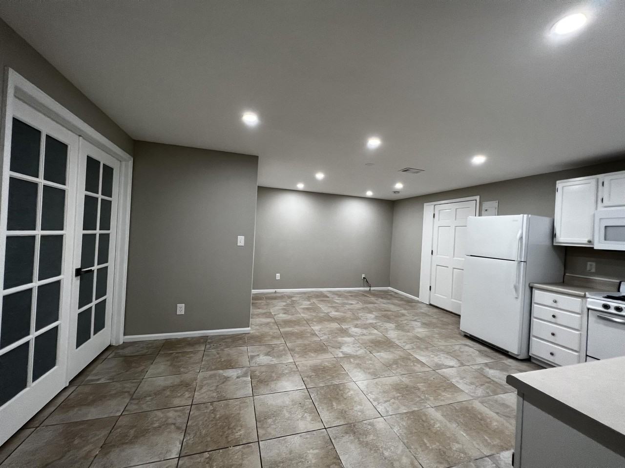 2919 Middlesborough Ct #B - Photo 4 of 14