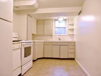 1013 14th St #B - Photo 2 of 5
