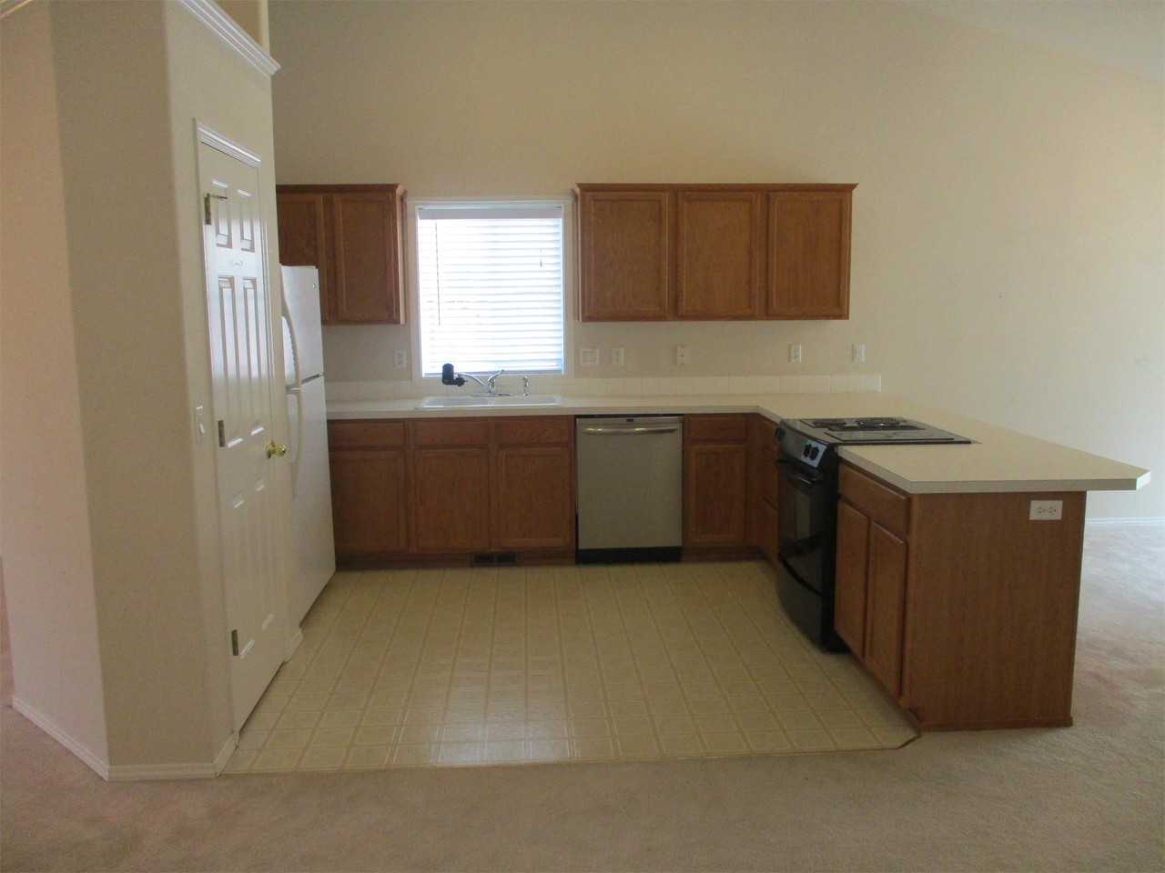 653 Oakwood Dr #1 - Photo 3 of 12