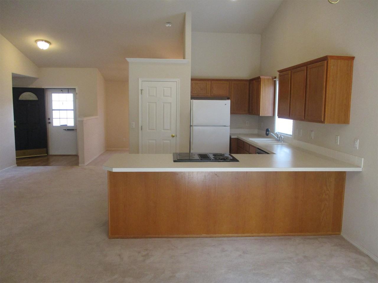 653 Oakwood Dr #1 - Photo 4 of 12